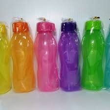 Aneka botol plastik pet bakoel botol cocok untuk berbagai macam minuman dingin seperti jus, pudot (puding sedot), kopi, jamu atau minuman tradisional, yogurt, sari kedelai, dan sebagainya. Botol Plastik Murah Johor