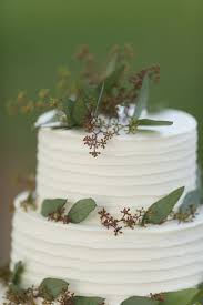 White Wedding Cake With Green Leaf Decor White Wedding Cake Green Leaf Decor Cupcake Display