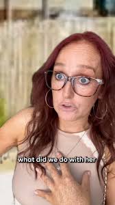 Who's CHILD is that.. 😳