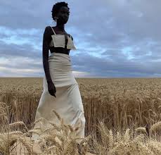 L Amour By Jacquemus Spring 2021 In 2020 High Fashion Runway Daily Fashion Inspiration Model Life