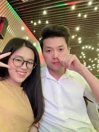 Quách ngọc tuyên chia sẻ với vietnamnet, anh có nhiều cảm xúc khi đưa vợ thảo hân đi thi tốt nghiệp thpt qg năm 2021. Quach Ngá»c Tuyen Xac Nháº­n Chuyá»‡n Co Con Vá»›i Báº¡n Gai Kem 10 Tuá»•i Sao Viá»‡t Viá»‡t Giáº£i Tri