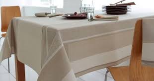 Nappe Jacquard Enduite Cette Nappe A Rayures Tissee Jacquard Est Elegante Et Facile A Vivre Au Quotidien Nappe Nappe Tissu Nappe Ovale
