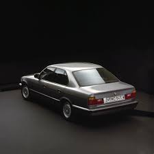 The bmw e34 is the version of the bmw 5 series automobile sold from february 1988 to 1995 with the touring model ending june 1996. Modellbeschreibung Zum Bmw 5er E34