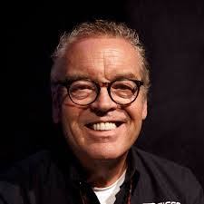 Olav Mol Dit Is Olav Mol Olav Mol Is Geboren Op 20 Januari 1962 In Bloemendaal Olav Mol Is Een Nederlands Commentator En Presentator Van De For In 2020 Podcast Stijl