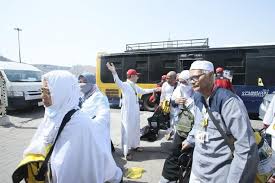 Hasanudin abdurakhman, seorang kolumnis, ilmuwan dan pengusaha, yang melakukan perjalanan hajinya yang pertama, kaget menyaksikan berbagai prilaku yang tak disangkanya sama sekali. Jemaah Haji Malaysia Selesai Ibadat Masyair
