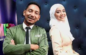 Menerusi ucapan itu, zizan mendoakan yang terbaik buat pasangan itu dan dikurniakan anak yang baik serta meminta agar mendoakan untuk dirinya. Mira And Zizan Still Friends The Star
