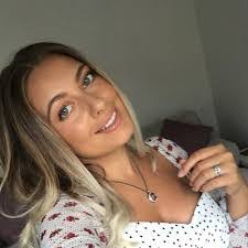 Jess Whitten's Instagram, Twitter & Facebook