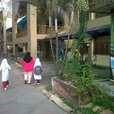 Jabal ke yaman, beliau berwasiat kepadanya. Fotos Em Sra Masjid Mua Dz Bin Jabal Escola Em Taman Setiawangsa