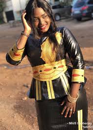 Modele bazin blanc broderie rouge tenue africaine mode. Epingle Sur Jupes Pagnes