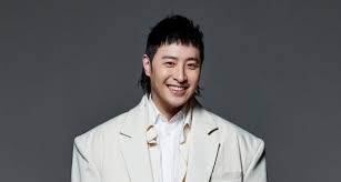In 2011, pan was awarded best actor for endless love (愛∞無限) at the 46th golden bell awards, taiwan's equivalent to the emmy awards. æ‡¶äººåŒ… æ½˜ç'‹æŸäº‹ä»¶ç¸½æ•´ç†