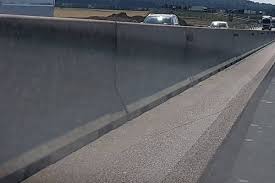 A12 Auto Touchiert Betonleitwand Wiesinger Tirol Und Osterreich