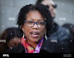 Lorraine jones hi-res stock photography and images