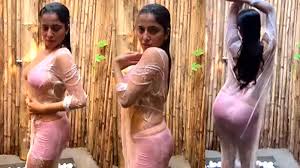 Video of Kate Sharma enjoying shower in bralette and short skirt goes  viral; netizens say Urfi Javed ki copy...