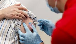 Wij hebben een erg leuke en gezellige afspraak gehad voor onze vaccinatie voor. 80 84 Jarigen Eerder Uitgenodigd Voor Vaccinatie Rivm