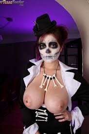 Tessa Fowler shows her boobs for Halloween - BoobGoddess