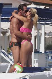 Suivez l'évolution de l'épidémie de coronavirus / covid19 dans le monde. Mario Cipollini E Francesca Marcon A Forte Dei Marmi