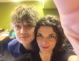 The babyshambles singer is believed to have fathered a love child named aisling with lindi hingston. Pete Doherty Wiki Wife Kids Net Worth Age Height Girlfriend