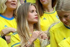 Der bruder meiner freundin lebt in ___ schweiz. Euro 2016 Die Hubschesten Spielerfrauen Der Em Kolner Stadt Anzeiger Seite 4