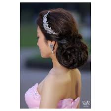 ご持参のティアラをバレッタ風に 長さを活かしたクラシカルなアップヘア hair make up ayumi fujinoki ブライダル ウェディング ヘアスタイル ヘアアレンジ ヘアメイク 結婚写真 プレ花嫁 wedding hairstyles hair wedding