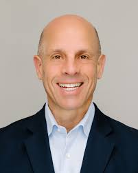 Outback Steakhouse Owner Hires Delta Operations Chief as CEO