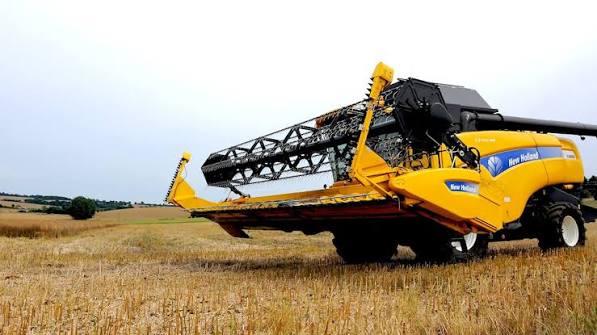 New Holland CX8090 Combine