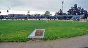 Corporacion de deportes melipilla ist ein chilenischer fußballverein aus melipilla.der verein wurde 1992 gegründet und trägt seine heimspiele im estadio municipal roberto bravo santibáñez aus, das platz bietet für 6.500 zuschauer. Estadio Municipal