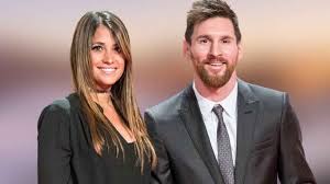 È anche una personalità dei social media grazie alle sue numerose bellissime foto di famiglia che carica sulla sua maniglia instagram. El Negocio Familiar Que Mantiene Antonela Roccuzzo Mientras Messi Gana 380 000 Euros Al Dia