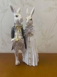 Vintage Rabbit Couple Wedding Figurine, Elegant Bunny Bride and Groom – Padar Home Design