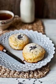 Petit Dejeuner En Douceur Scone A La Lavande Lait D Amande Alimentation Recette Scones Delicieux Desserts