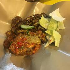 Rumah makan ayam gepuk pak gembus yang beralamat di jl. Makanreview Ayam Gepuk Pak Gembus Sunway Mentari Travel Eat Love