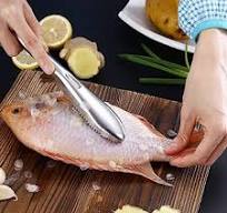 Fish Scaler Brush Fish Scaler Remover with Stainless Steel Sawtooth Easily  Remove Fish Scales-Cleaning Brush Scraper Kitchen Tool