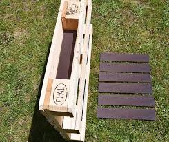 Palettenhochbeet Selber Bauen Boden Zuschneiden In 2020 Paletten Garten Paletten Ideen Garten Krautergarten Palette