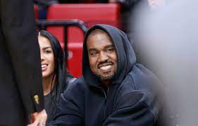 Kanye West ne veut plus jamais signer de contrat avec une entreprise et  fera désormais cavalier seul