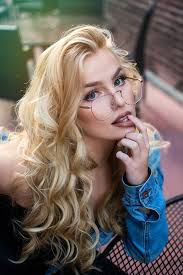 Golden blond and dirty blond both tend to fall within cool blond. Hd Wallpaper Women Outdoors Glasses Blonde Women With Glasses Long Hair Wallpaper Flare