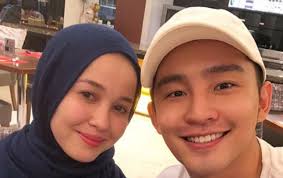 Fatimah rohani binti ismail (lahir 27 mac 1992) atau lebih dikenali sebagai emma maembong, merupakan seorang pelakon dan model wanita malaysia. Beri Hadiah Sweet Dan Kejutan Istimewa Alvin Chong Emma Maembong Memiliki Hubungan Tak Biasa Berita Viral Semasa
