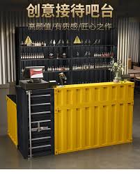 Kassierer im Industries til, Schalter für Bekleidungs geschäfte, kleines  Fitness studio, Internetcafé, Barth eke, Rezeption des Kunstmuseums,  Rezeption