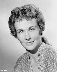 Kim Lind's Instagram, Twitter & Facebook