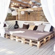 So Soll Der Nachste Sommer Aussehen Europaletten Selfmade Terassenidee Terasseninspiration Palettenmobel Im Freien Mobel Aus Paletten Loungebett