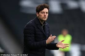 Ryan mason, 29, will become temporary manager of tottenham after jose mourinho's mason was forced to retire from the game at the age of 26 after a sickening clash of heads with gary cahillcredit. Harry Kane Tottenham Braucht Keinen Champions League Fussball Um Den Sturmer Zu Halten Sagt Ryan Mason Aktuelle Boulevard Nachrichten Und Fotogalerien Zu Stars Sternchen