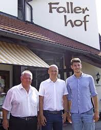 Se han reservado 5 alojamientos como hotel restaurant fallerhof en bad krozingen en las últimas 12 horas en nuestra página comentarios de los clientes. Koche Tischen Auch Fussballkost Auf Bad Krozingen Badische Zeitung