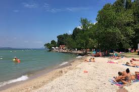 A balatonfenyvesi központi szabadstrand közelében Balatoni Szabadstrand Mustra Mizu Miskolc Miskolci Hirek Es Magazin Minden Jog Fenntartva
