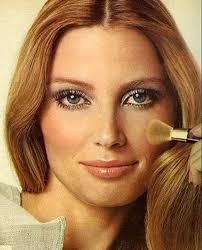 In the 90's I was obsessed with Liv Tyler. She was/is incredibly beautiful  😍!! I would have done anything to be as gorgeous as her. I even started  wearing the liquid eyeliner