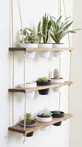 Plantas verdes plantas colgantes plantas en maceta plantas de casas plantas de interior peceras terrarios terrario colgante maceteros colgantes. Balcones Decorados Inspirate De Cara A La Primavera Decoracion De Repisas Plantas Interior Decoracion Decoracion De Unas