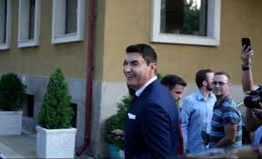 Fostul acţionar al clubului de fotbal dinamo a fost internat, sub pază, la spitalul de urgenţă floreasca din capitală, la secţia de cardiologie vasculară. Cristi Borcea Face Afaceri Direct De La Rahova Incredibil Ce CumpÄƒrÄƒ È™i Pe Cine ImbogÄƒÈ›eÈ™te