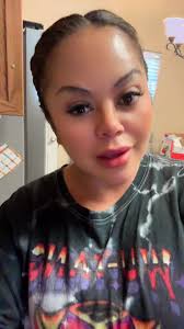 Humor de Saray, madre soltera de Sevilla