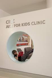 An Architectural Feature Opens A Wall To Improve Wayfinding And Its Smooth Surface Provides A Perfect P Clinic Design Healthcare Design Healthcare Architecture
