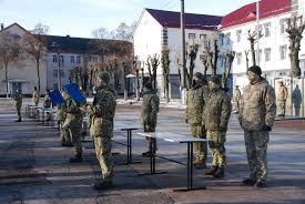 У 2017 році валерій залужний став начальником штабу — першим заступником командувача військ оперативного командування захід сухопутних військ збройних сил україни, а у 2018. U Chernigovi 195 Yunakiv Sklali Vijskovu Prisyagu Foto