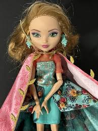 Poupée Ever After High Ashlynn Ella Legacy Day tenue monstre chaussures cape