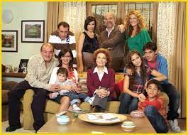 Los serrano, serie de televisión de comedia dramática fue producida por globomedia y emitida originalmente en la cadena española telecinco, 8 temporadas y un total de 147 episodios.relata la vida de la familia serrano. El Onirico Final De Los Serrano Anota El Record De La Temporada Cultura Cadena Ser