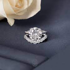 Harrywinston Unveils Something New A Breathtaking V Shape Diamond Wed Harry Winston Engagement Rings Harry Winston Wedding Rings Beautiful Wedding Rings